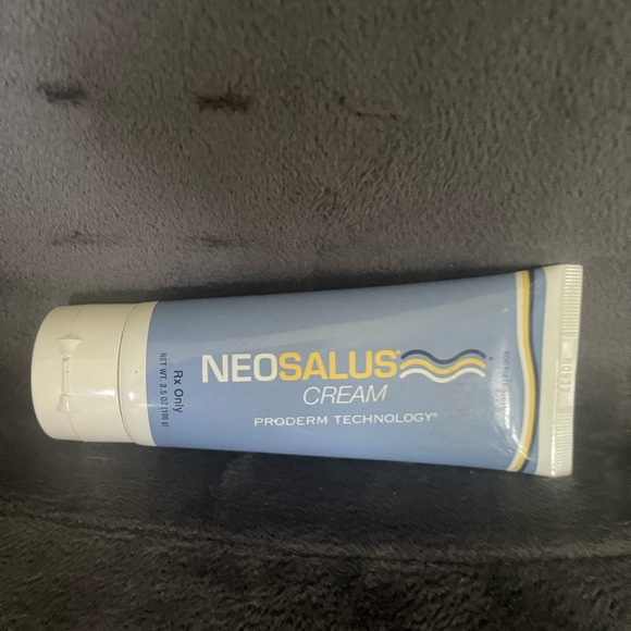 Neosalus Cream 100 G, Exeltis for Eczema's Dermatits - Picture 3 of 8